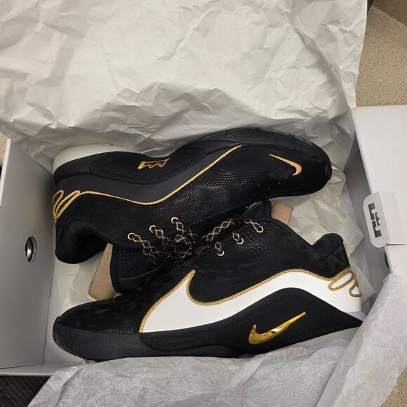 Athletic_Shoes